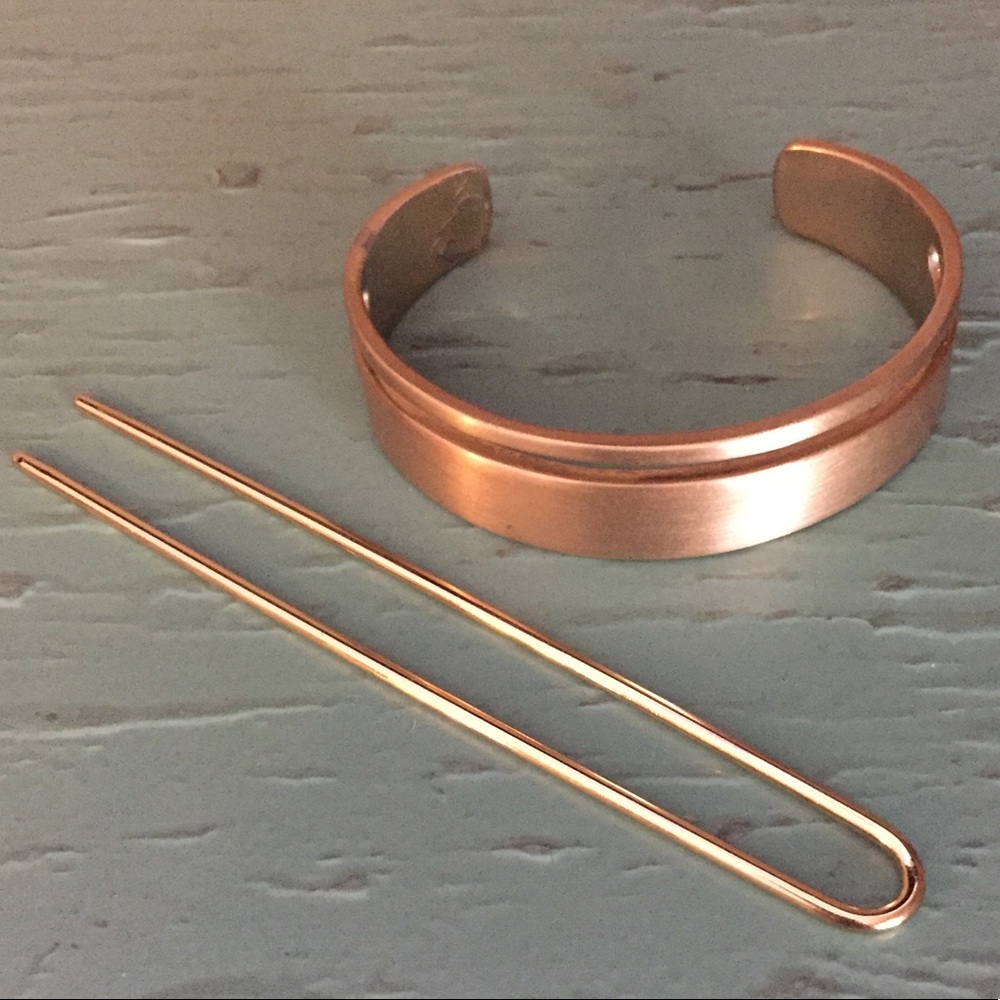 Gold Jen Atkin bun cuff/wrist bangle